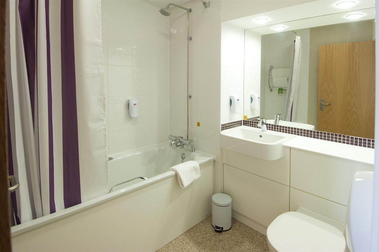Premier Inn 비세스터 외부 사진