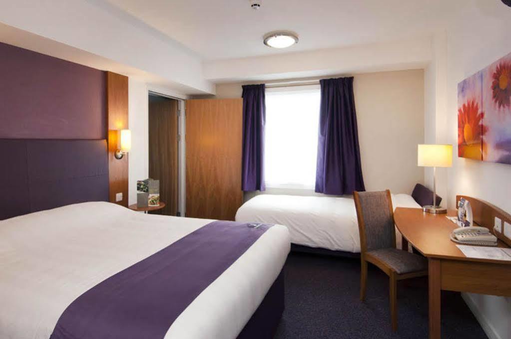 Premier Inn 비세스터 외부 사진