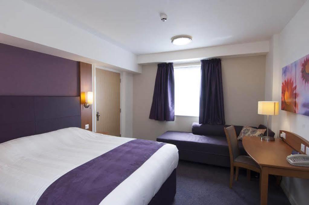 Premier Inn 비세스터 외부 사진